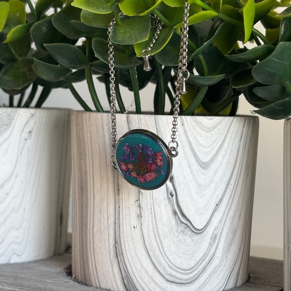 Handmade real flower & resin stainless steel slider - Picture 2 of 2